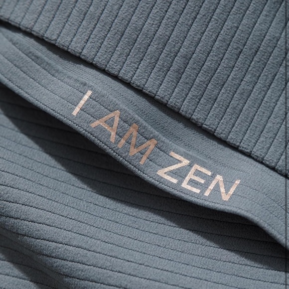 NEW Rhône Ripple Longline Bra & 7/8 Pocket Legging Set in Blue Hue - Picture 7 of 15